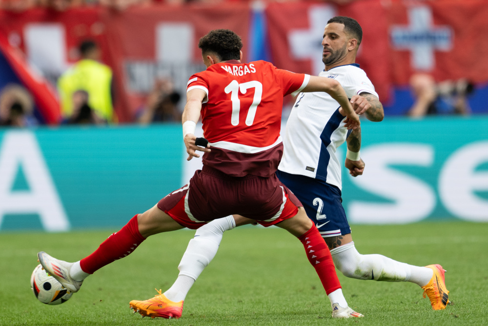 上略有劣势 上略有劣势